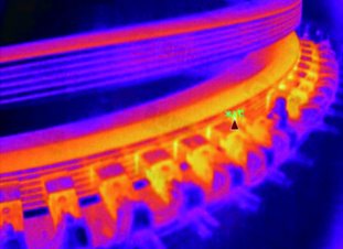 Image thermique de la couronne de balais montrant la répartition de température entre les balais